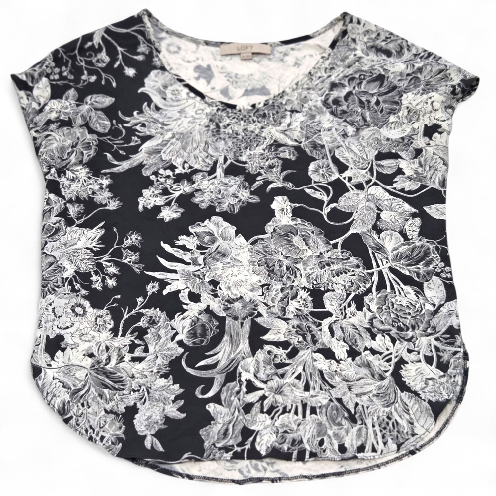 LOFT Charcoal Gray and Ivory Floral Short Sleeve Tee Size XS EUC